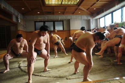 Les sumos de Ryogoku - danse de cloture de l'entrainement | © Gilles Bordes-Pagès