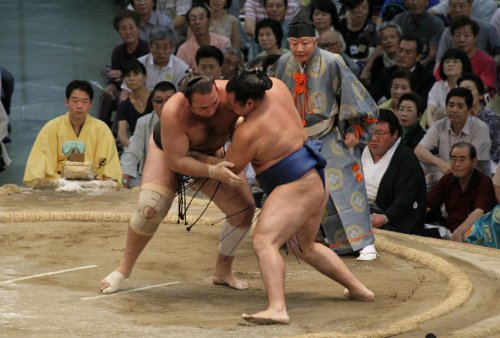 Kimura Masanao arbitrant un combat