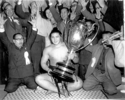 Taiho, le plus grand yokozuna de l'histoire est décédé