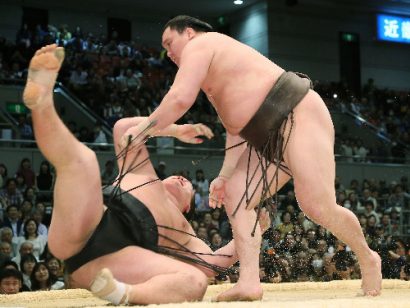 Hakuho toujours invaincu