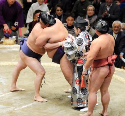 Sadanofuji perd son mawashi contre Tokitenku