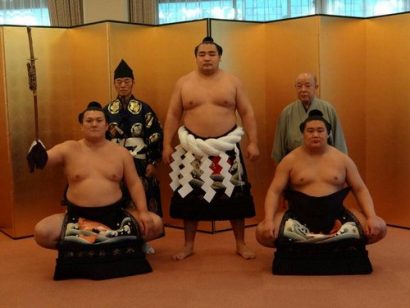 Kakuryu avec Ikioi (tachimochi) et Kagamio (tsuyuharai)