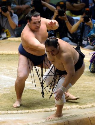 Kakuryu contre Aminishiki