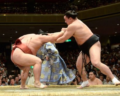 Harumafuji perd maladroitement