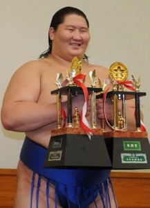 Ichinojo avec ses deux prix spéciaux