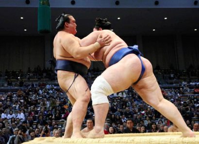 Faux pas de Kisenosato contre Aoiyama