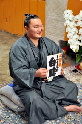 Hakuho lors de la conférence de presse