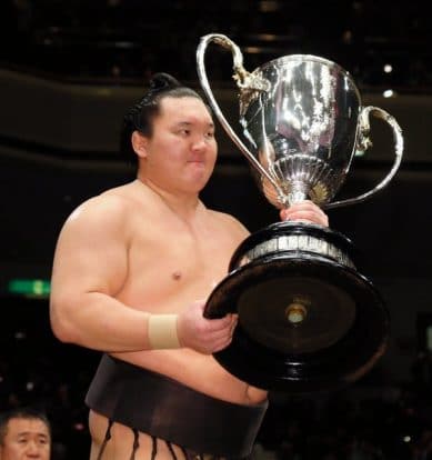 Hakuhô, le plus grand champion de l'histoire du sumo!