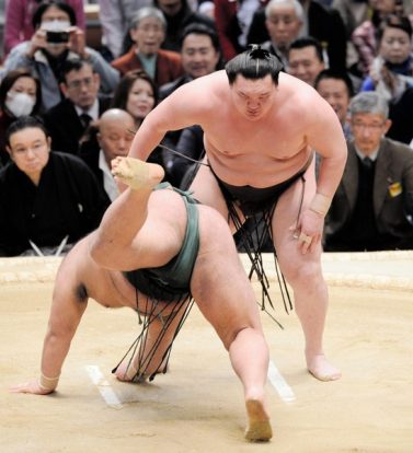 Hakuho gagne contre Takayasu