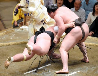 Hakuho et Kaisei conservent la tête du tournoi