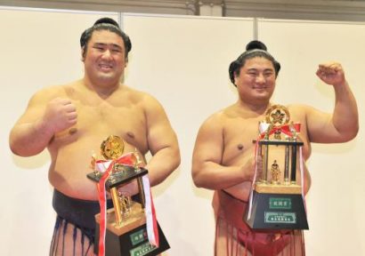 Tochiozan et Yoshikaze remportent l'un des trois prix spéciaux
