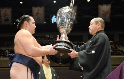 Avec son premier titre, Kakuryu sera bientôt yokozuna