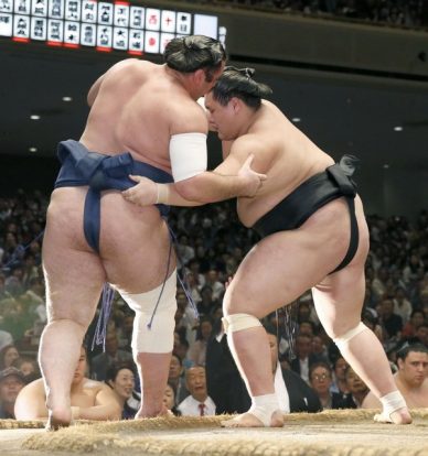 Terunofuji désormais seul en tête après sa victoire sur Tochinoshin