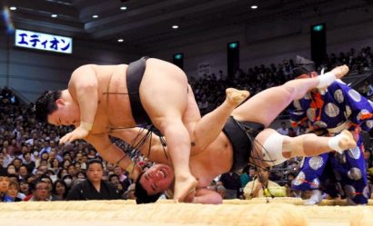 Hakuho, Kisenosato et Goeido à égalité