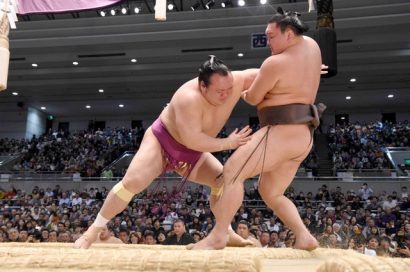 Catastrophes pour les yokozuna : Hakuho qui a été vaincu par Takarafuji