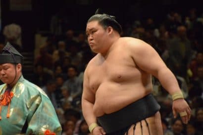 Goeido blessé à l’œil par Hakuho