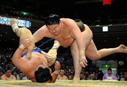 Le duo de tête reste inchangé, Hakuho a fait un pas de plus vers son 37e titre