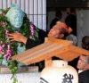 Konishiki rend hommage à Chiyonofuji