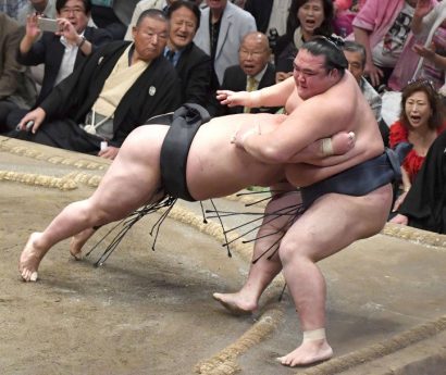 Fin des illusions pour Kisenosato qui perd contre Goeido