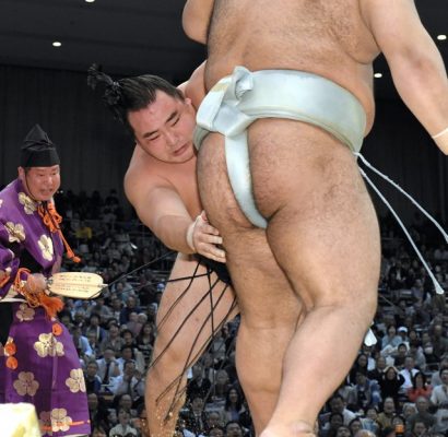 Le yokozuna Kakuryu reste invaincu