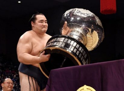 Kakuryu remporte son troisième titre