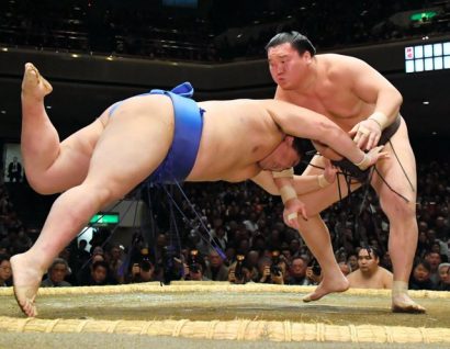 Les trois yokozuna s'imposent facilement