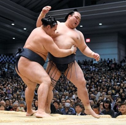 Terunofuji n'est plus qu'à une victoire du titre