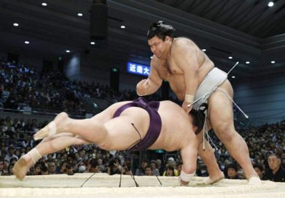 Kisenosato et Takayasu continuent leur domination