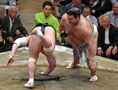 Hakuho n'est plus qu'à une victoire du titre