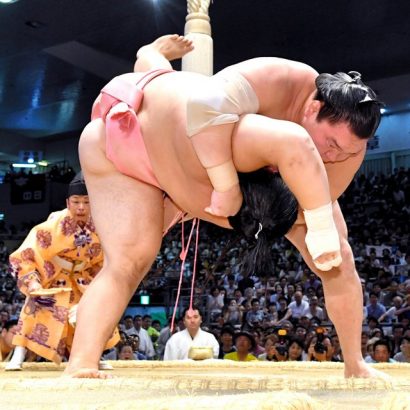 Hakuho est désormais seul en tête du tournoi