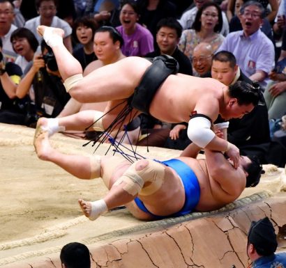 Harumafuji contre Kotoshogiku