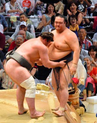 Harumafuji se ressaisit mais pas Kisenosato