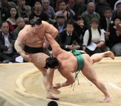 Yoshikaze gagne, Hakuho proteste