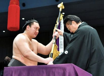 Hakuho vainqueur du tournoi de Kyushu