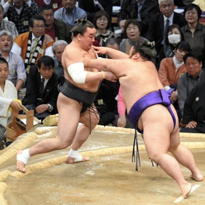 Harumafuji est déjà en difficulté