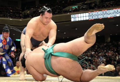 Première défaite pour Hakuho, Kakuryu reste invaincu