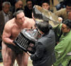 Tochinoshin avec la coupe du premier ministre