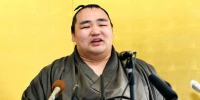 Kakuryu soulagé de remporter le 4ème titre malgré une blessure