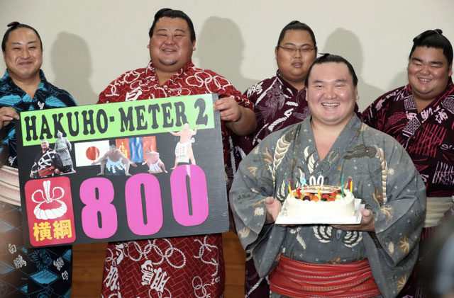 Hakuho célèbre sa 800eme victoire en tant que yokozuna