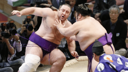 Takakeisho éjecte Tochinoshin