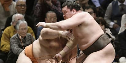 Hakuho s'impose est reste invaincu