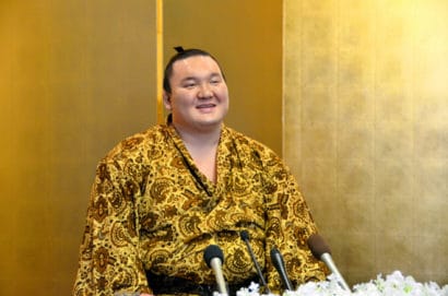 Hakuho prolonge son record malgré une blessure