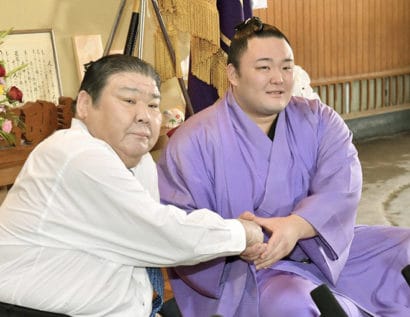 Asanoyama et Takasago oyakata