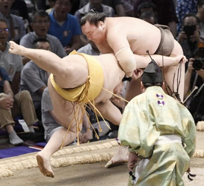 Hakuho et Kakuryu sont toujours invaincus