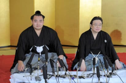 Izutsu oyakata avec Kakuryu