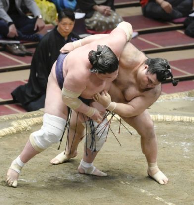 Takayasu fait basculer Terunofuji