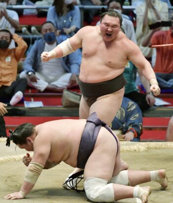 Le cri de victoire d'Hakuhô sur Terunofuji !