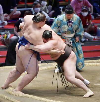 Ichinojo repoussé par Hakuhô