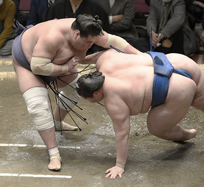 Terunofuji contre Ichinojo