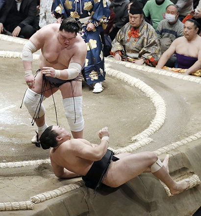 Terunofuji contre Kiribayama